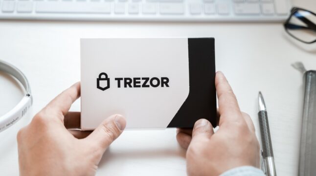 Perusahaan Cybersecurity Hacks Unciphered Hacks Trezor T Crypto Wallet Populer